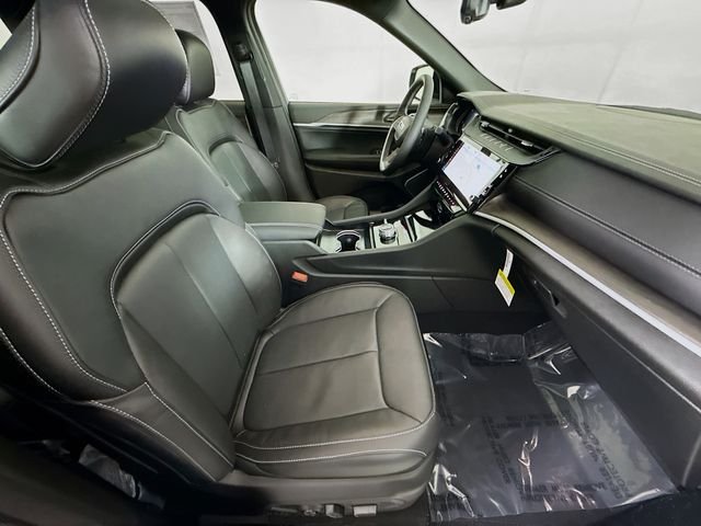 New 2026 Bright White Clear-Coat Exterior Paint Jeep Limited Reserve image 28