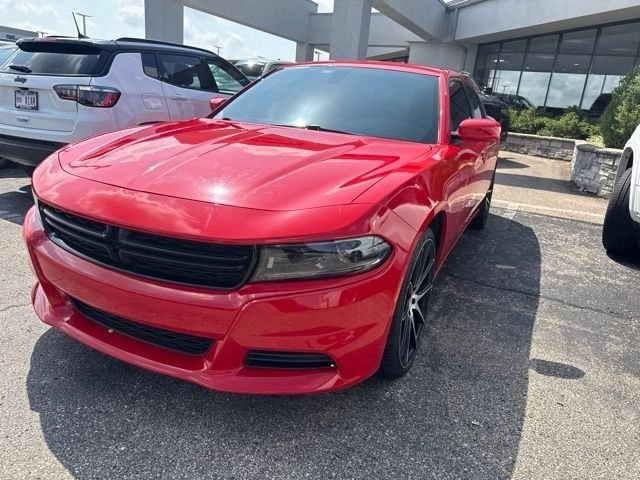 Used 2022 Torred Clearcoat Dodge SXT image 11
