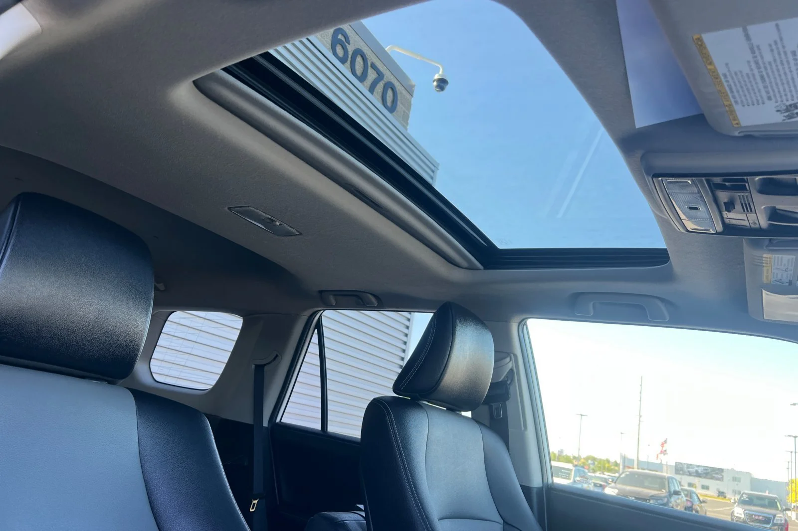 Used 2018 Super White Toyota SR5 Premium image 17