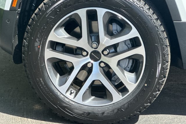 New 2026 Fuji White Land Rover S image 24