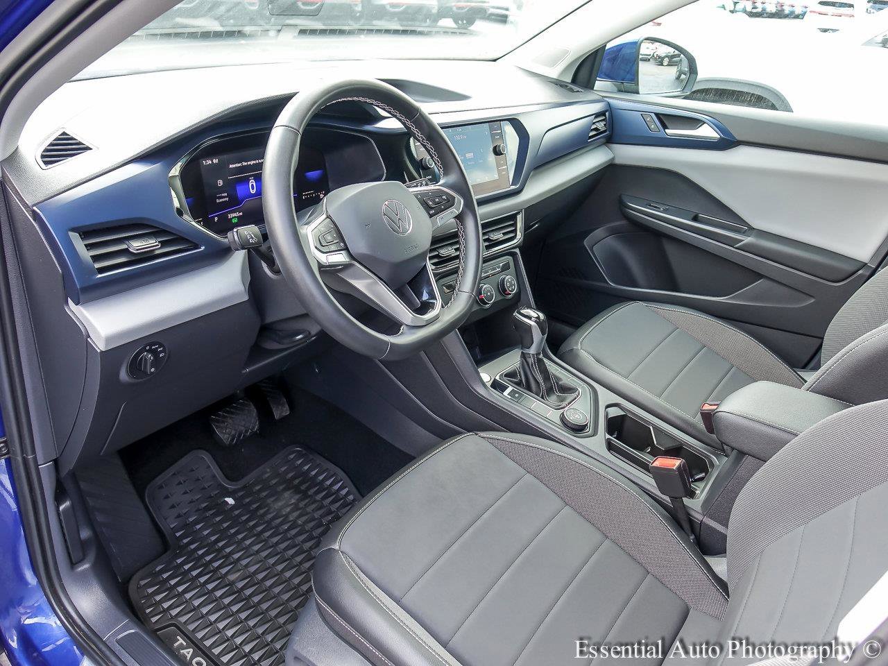 Used 2022 Dusk Blue Metallic Volkswagen SE image 9