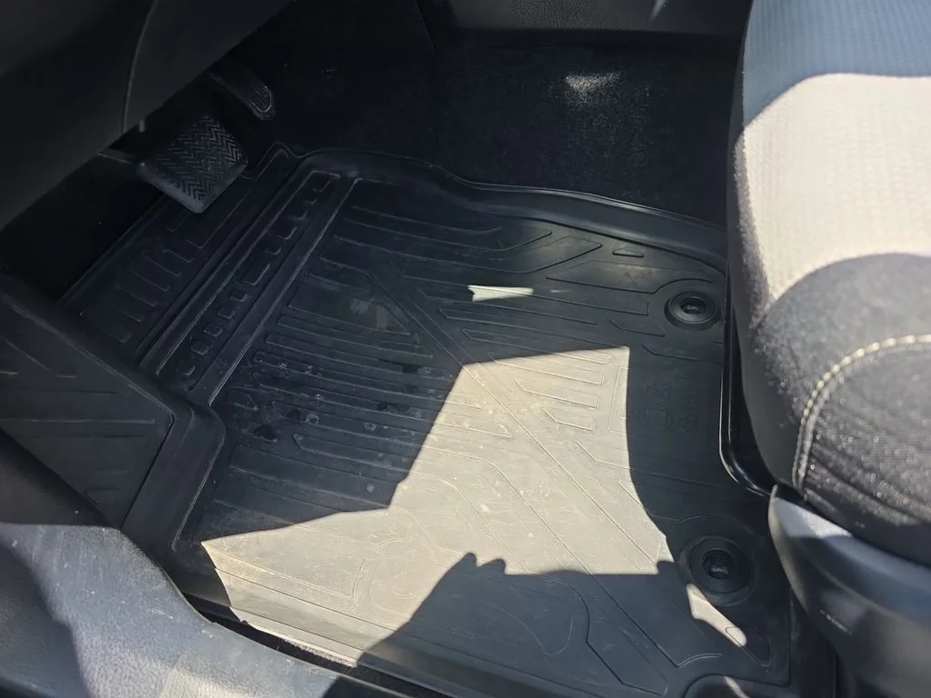 Used 2018 Galactic Aqua Mica Toyota XLE image 17