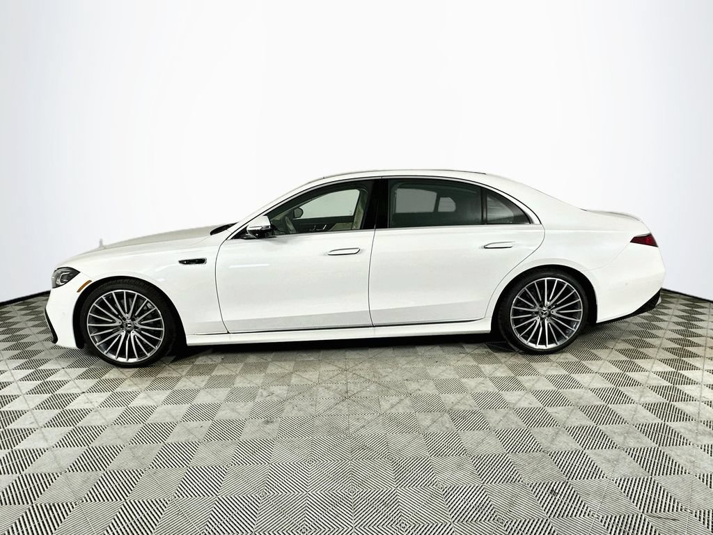 New 2027 MANUFAKTUR Moonlight White Metallic Mercedes-Benz S 580 image 37