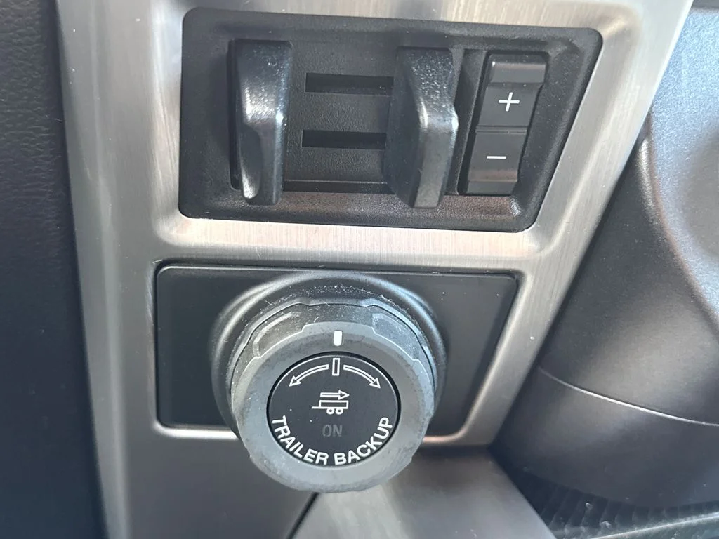 Used 2021 White Ford Platinum image 27