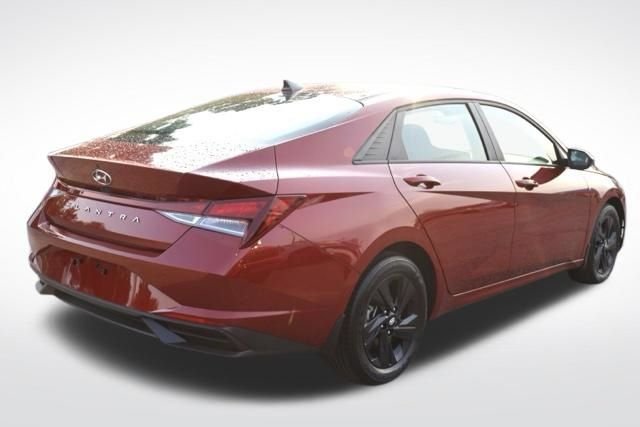 Used 2023 Red Hyundai SEL image 9