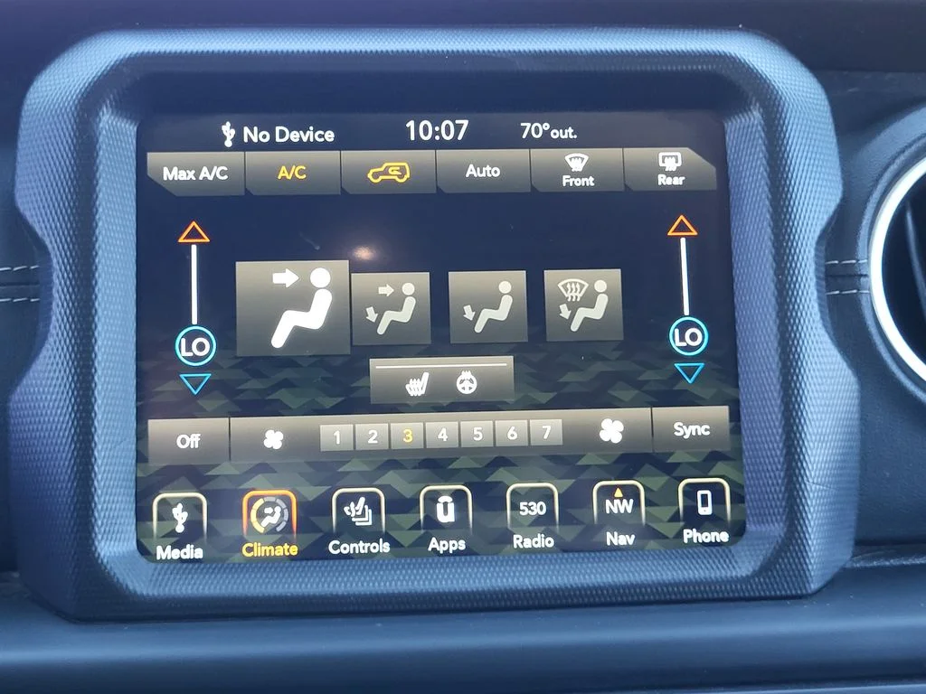 Used 2018 Mojito! Clearcoat Jeep Unlimited Sahara image 16