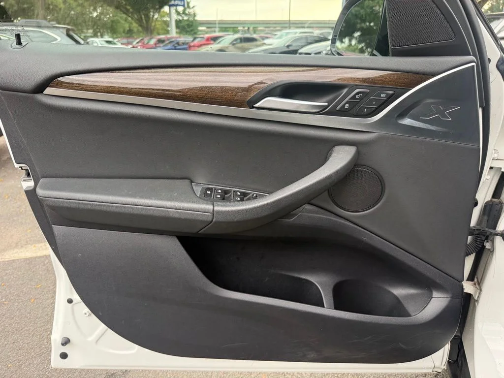 Used 2018 White BMW xDrive30i image 23