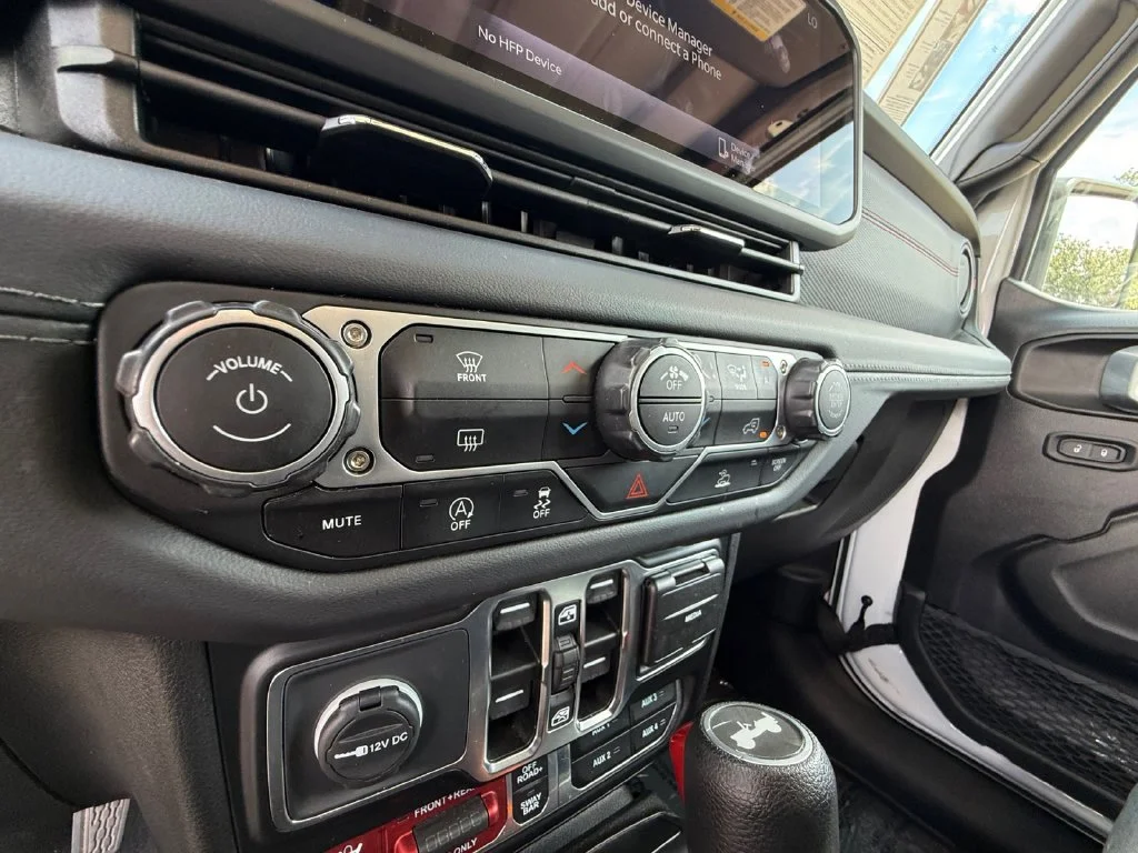 Used 2025 White Jeep Rubicon image 23