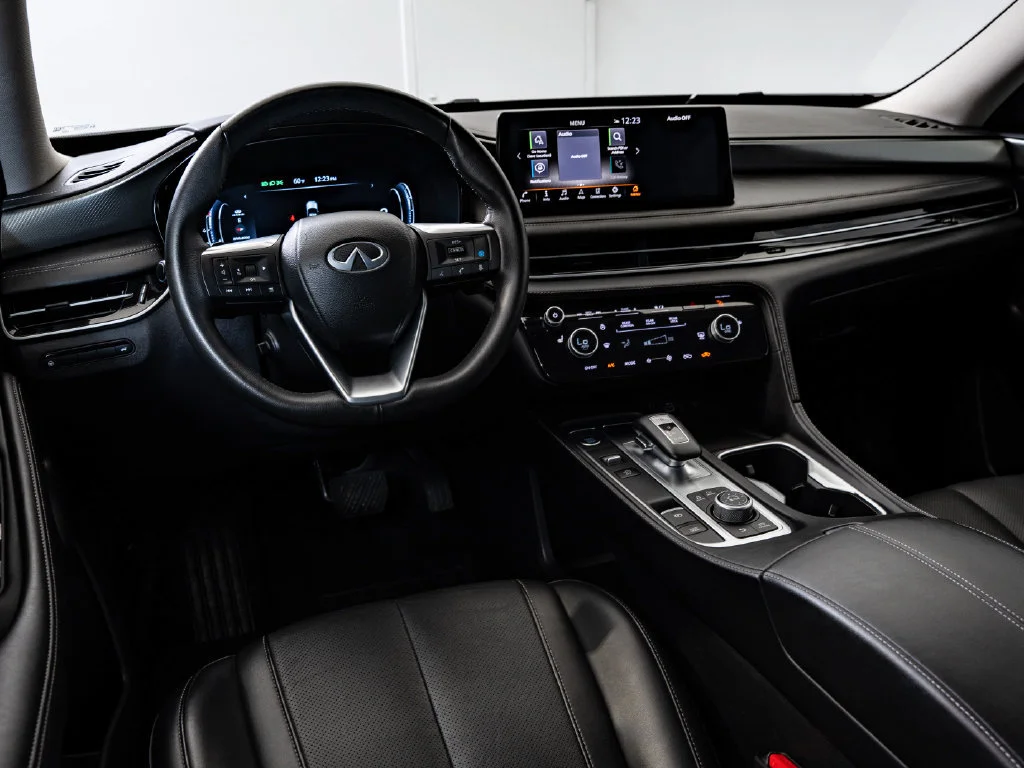 Used 2025 Warm Titanium INFINITI LUXE image 4