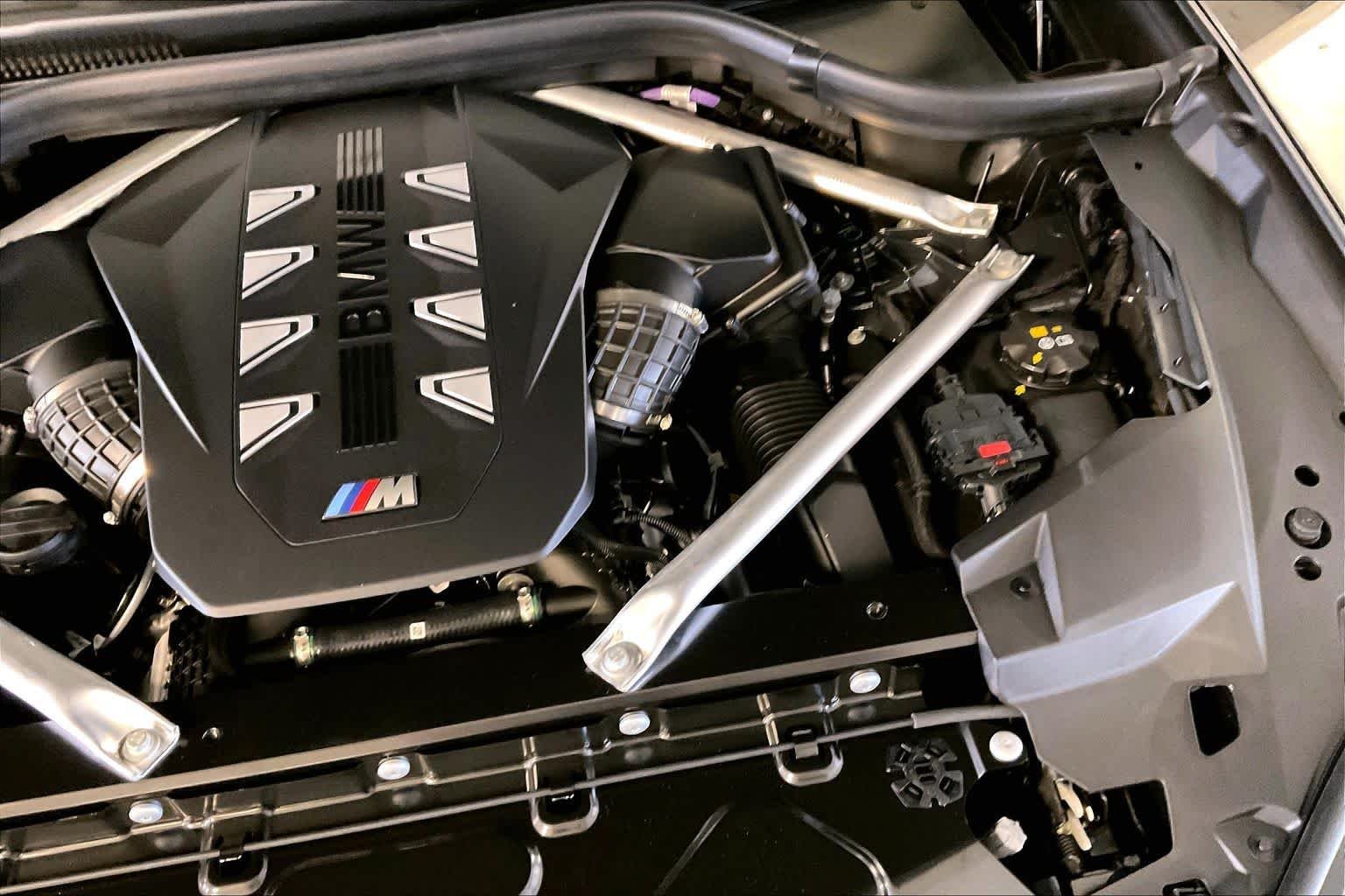 New 2026 Dravit Grey Metallic BMW M60i image 17