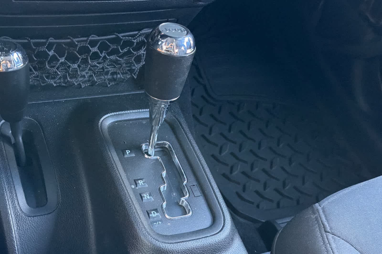 Used 2018 Granite Crystal Metallic Clearcoat Jeep Sport S image 21