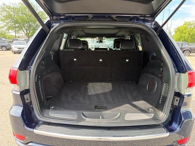 Used 2018 True Blue Pearlcoat Jeep Overland image 12