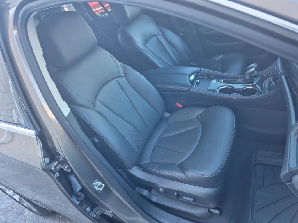 Used 2019 Brown Buick Essence image 17
