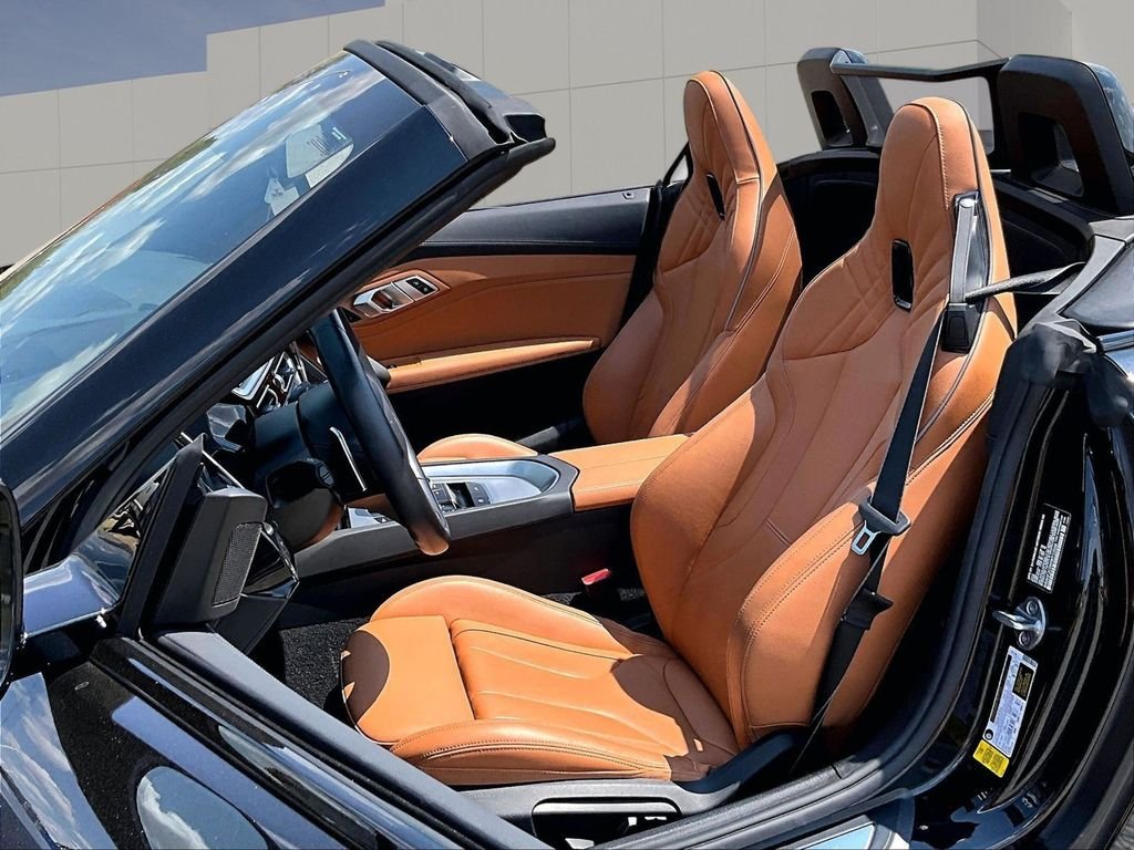Used 2024 Black BMW sDrive30i image 5