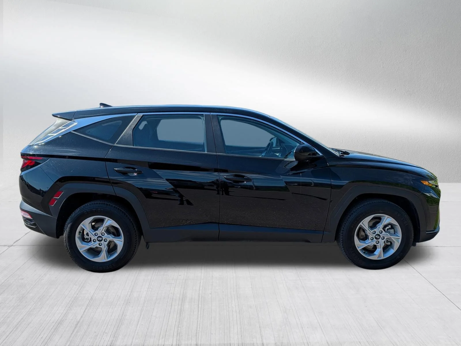 Used 2024 Black Pearl Hyundai SE image 8