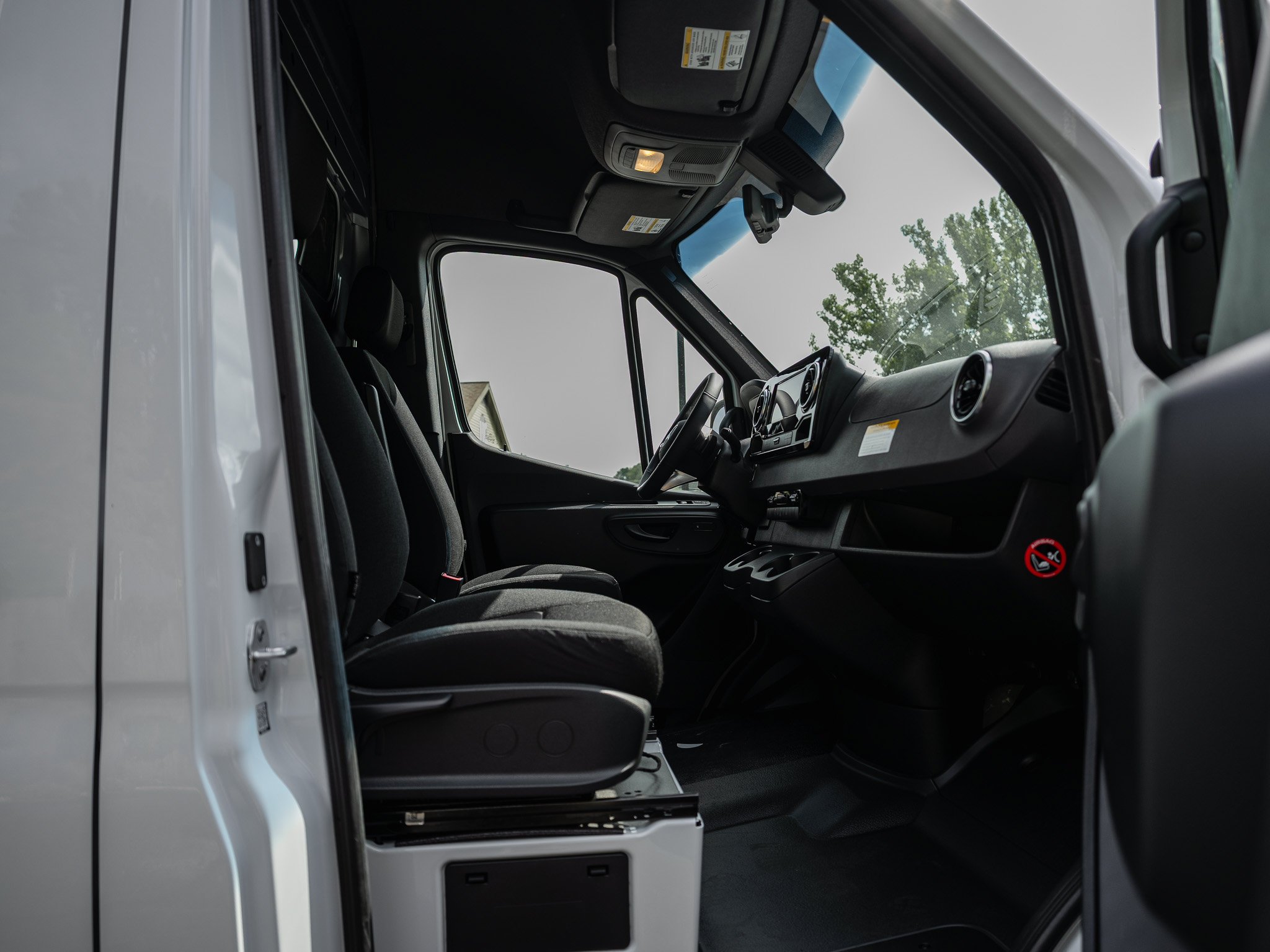 New 2026 ARCTIC WHITE Mercedes-Benz  image 34
