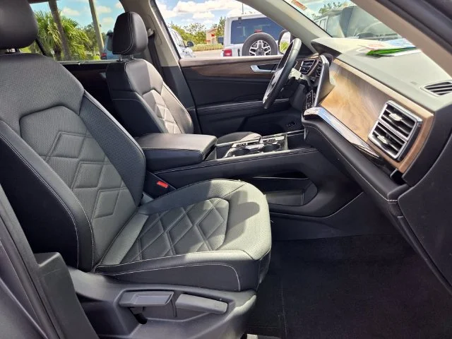 Certified Used 2025 Black Volkswagen 2.0T SE w/Technology image 18