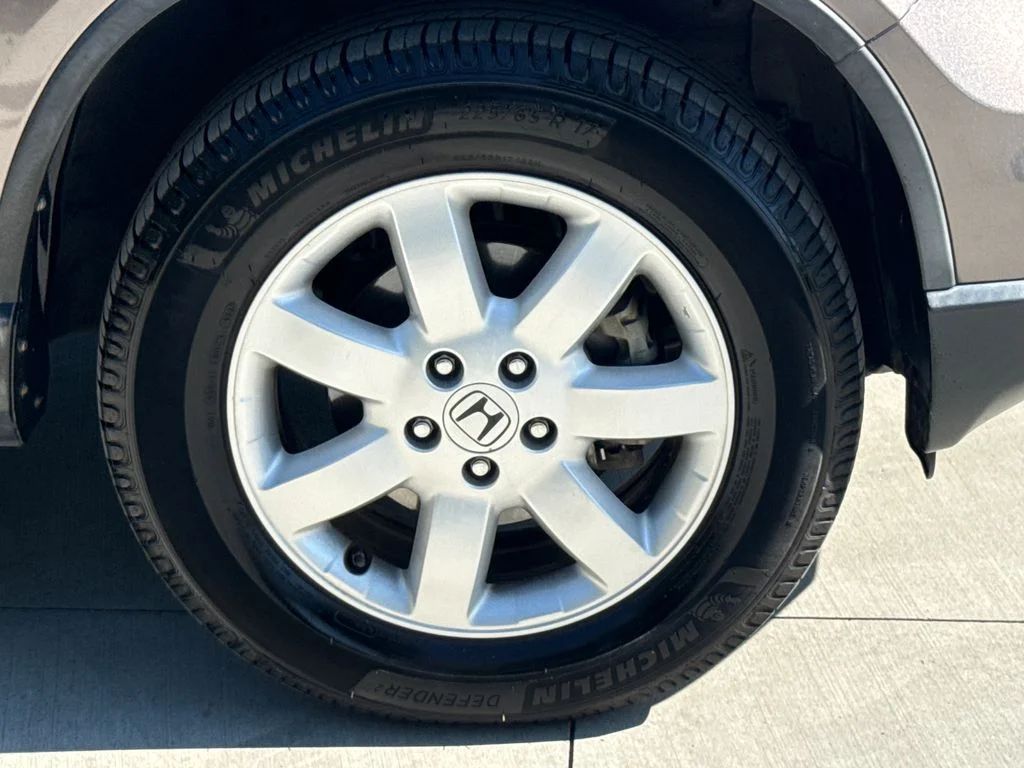 Used 2011 Polished Metal Metallic Honda SE image 11