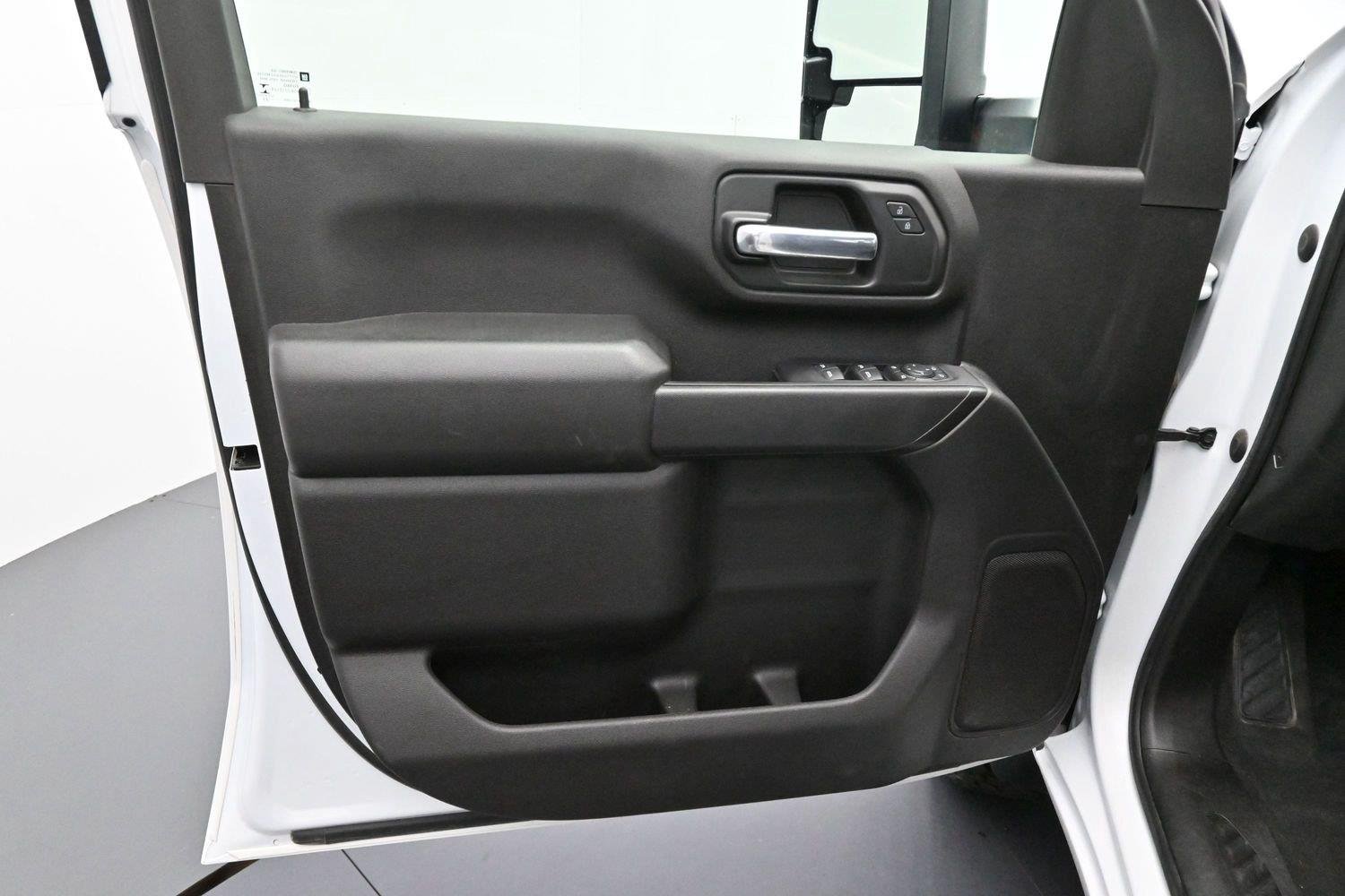 Used 2024 Summit White Chevrolet Custom image 9