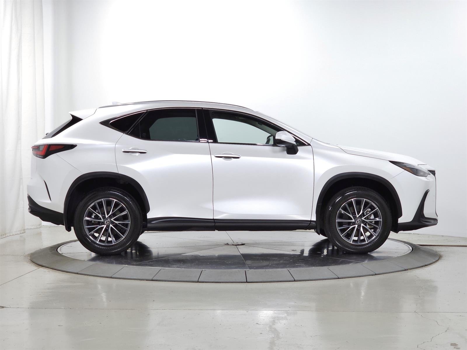 Certified Used 2024 Eminent White Pearl 085 Lexus  image 12