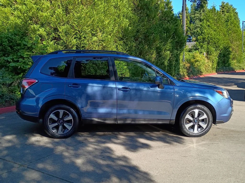 Used 2017 Quartz Blue Pearl Subaru 2.5i Premium image 3