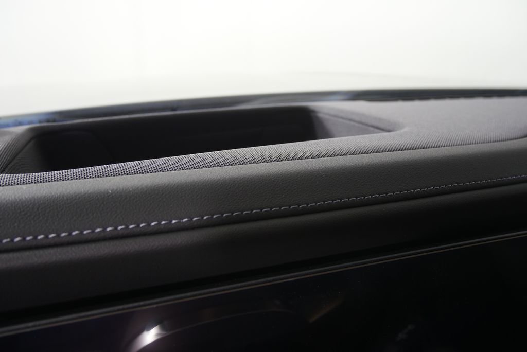 New 2026 Oxide Grey Metallic BMW xDrive60 image 20