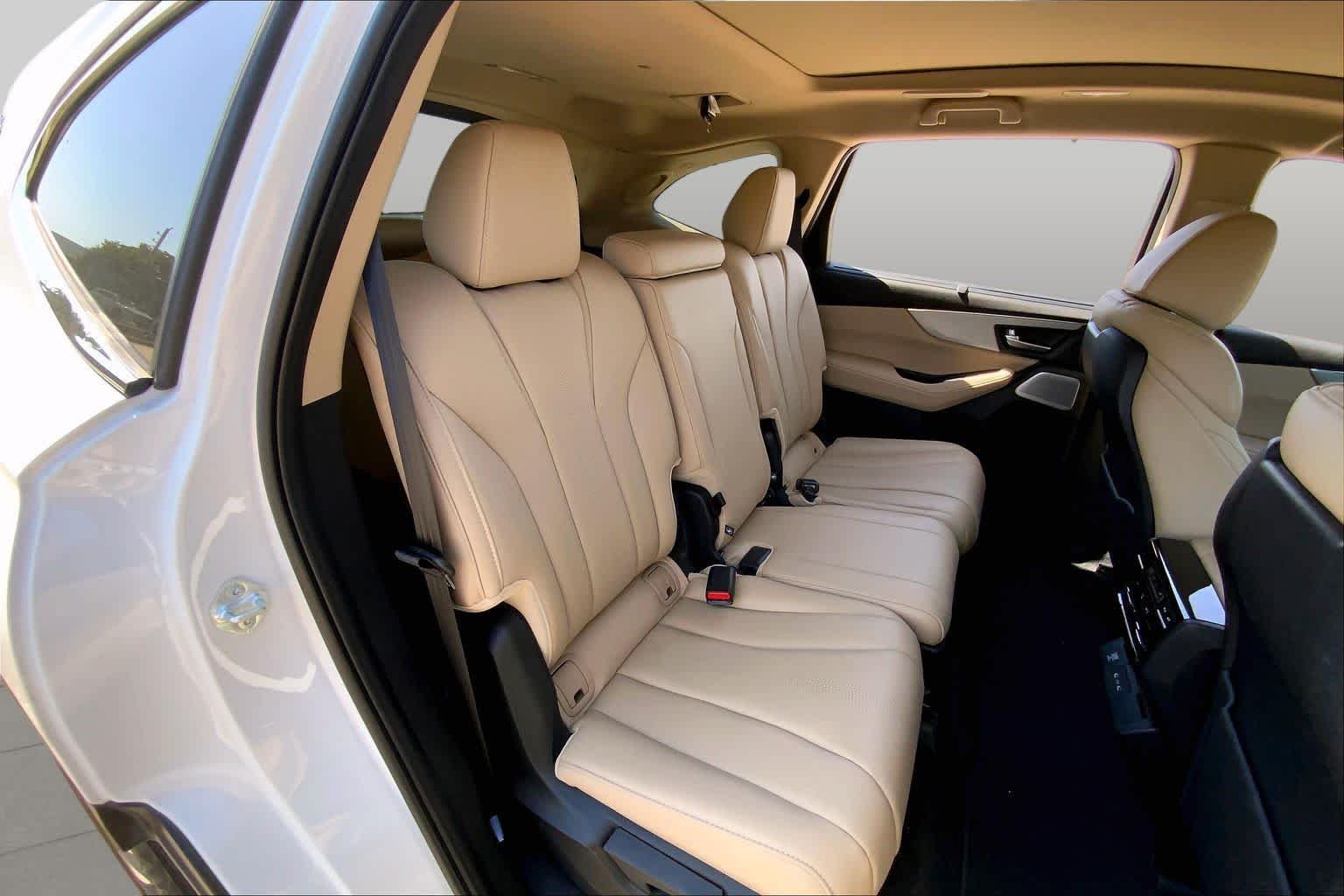 Used 2026 Platinum White Pearl Acura w/Technology Package image 19