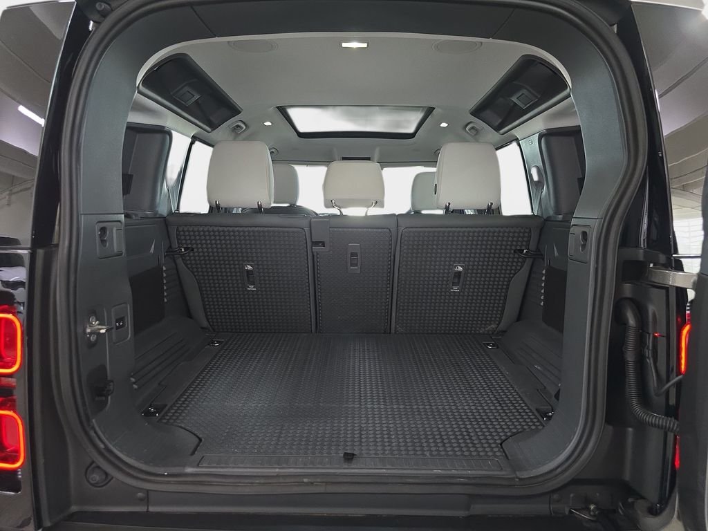 Used 2025 Silver Land Rover X-Dynamic SE image 30