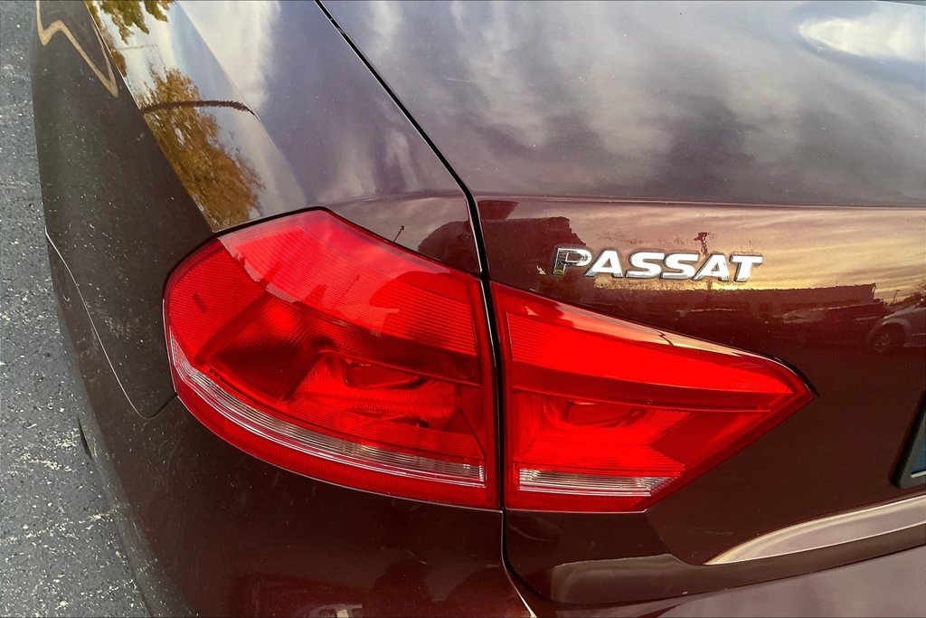 Used 2013 Red Volkswagen 2.5 SE image 33