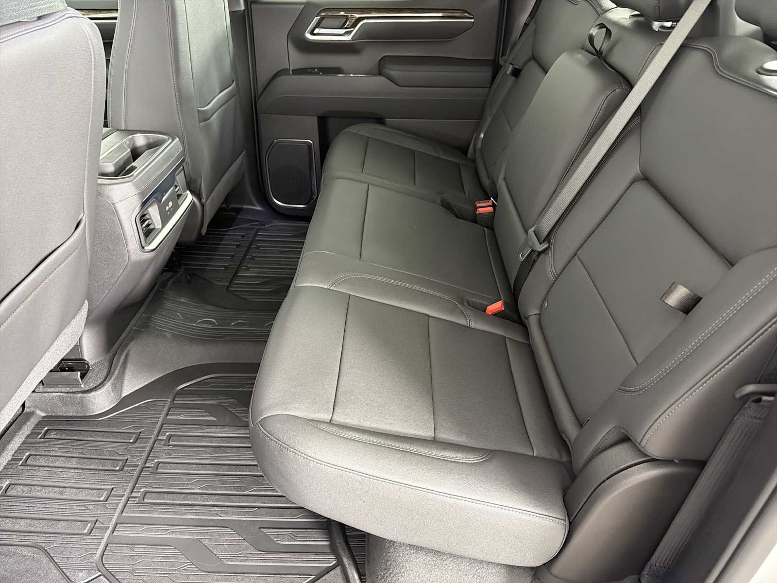 New 2026 Summit White GMC Elevation image 18