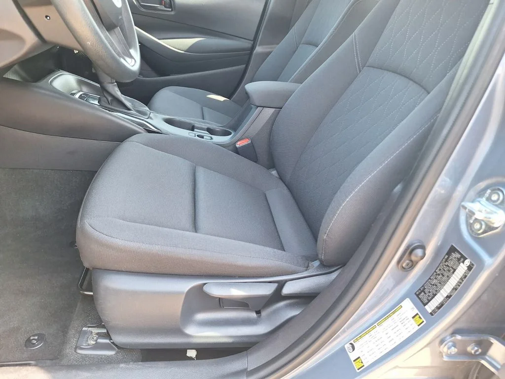 Used 2025  Toyota LE image 27