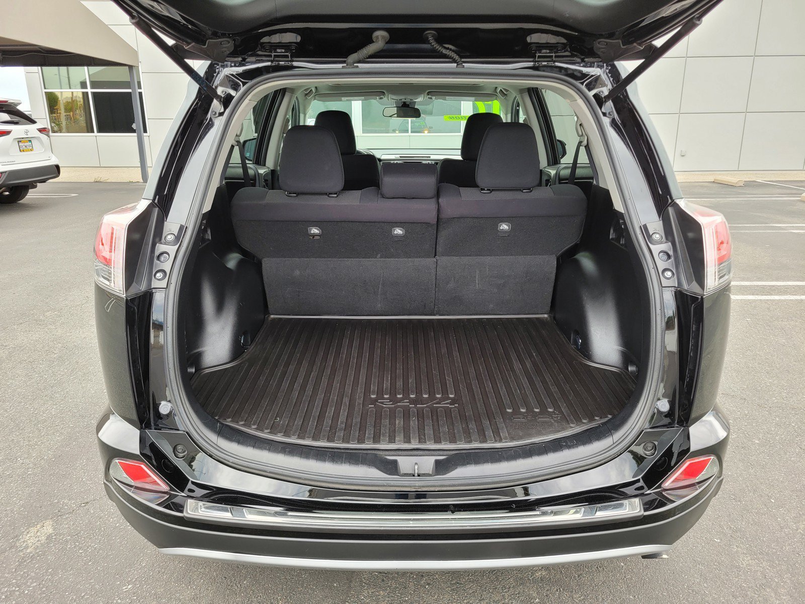 Used 2017  Toyota XLE image 10