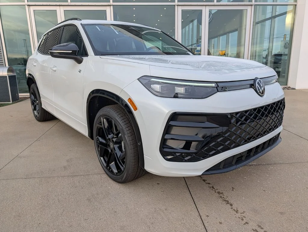 New 2026 White/off-white Volkswagen 2.0T SE R-Line Black image 2