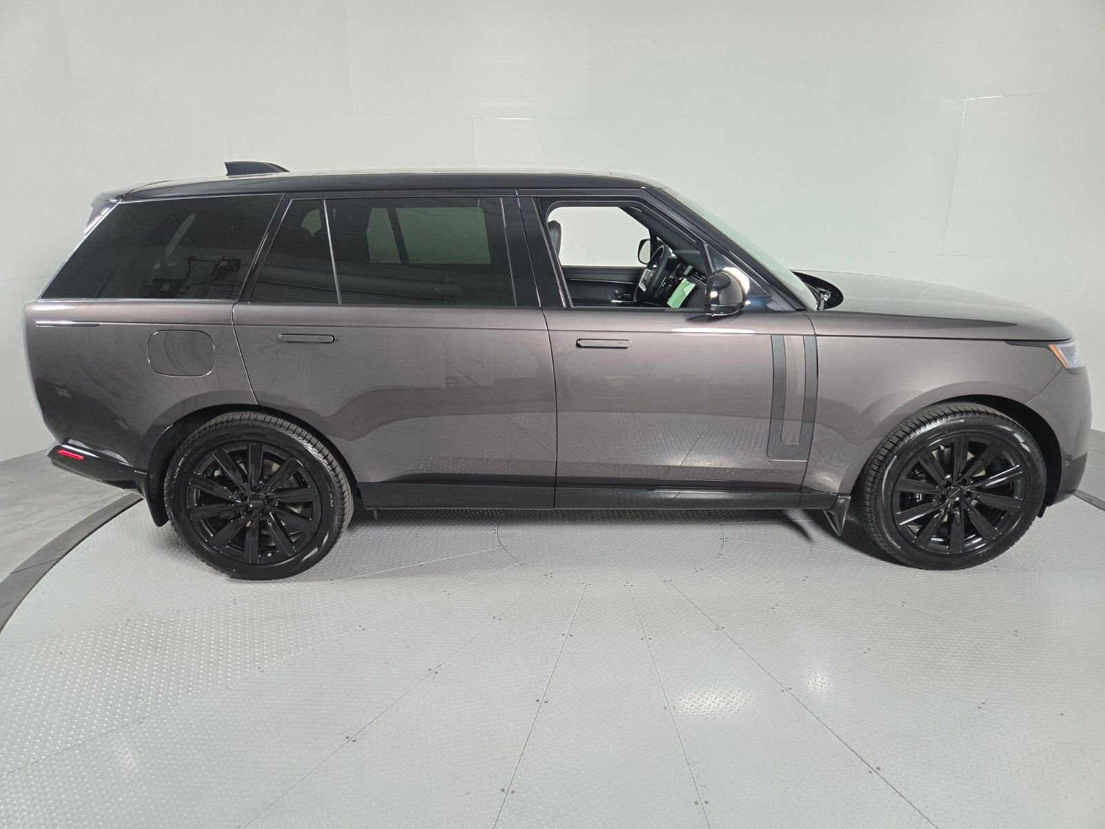 New 2026 Charente Grey Land Rover SE image 6