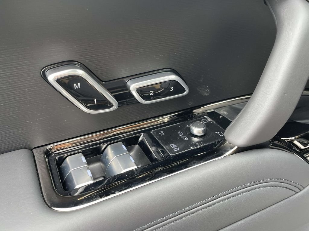 New 2026 Varesine Blue Land Rover Dynamic SE image 32
