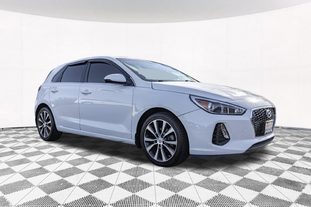 Used 2018 White Hyundai Base image 11