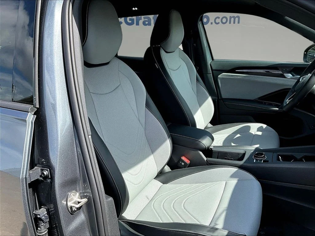 New 2026 Platinum Gray Metallic Volkswagen 2.0T SE R-Line Black image 11