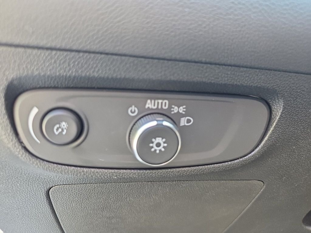 Used 2025 White Buick Preferred image 18