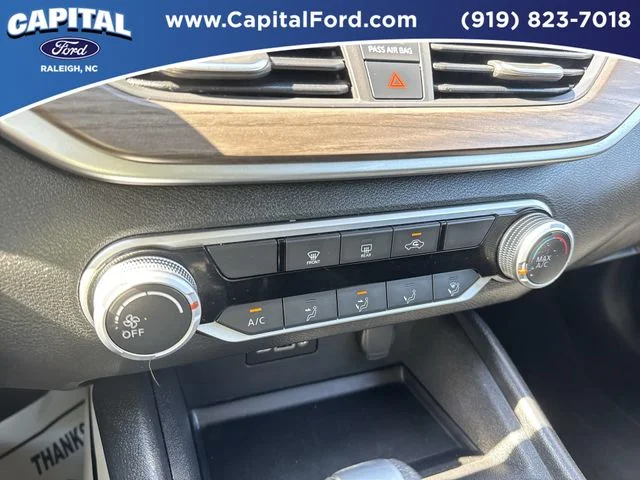 Used 2025 White Nissan 2.5 SV image 29