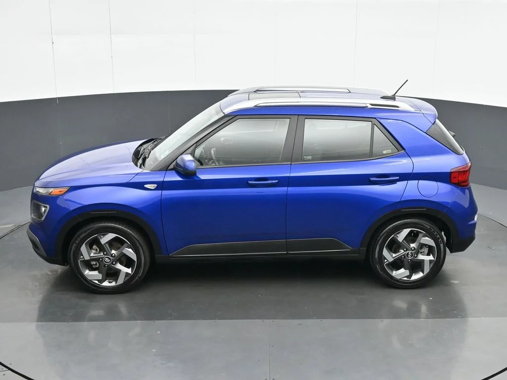 Used 2025 Blue Hyundai SEL image 18