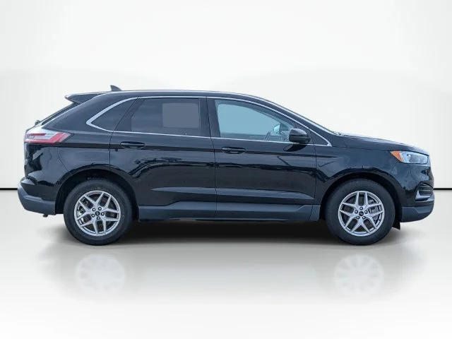 Used 2024 Black Ford SEL image 4