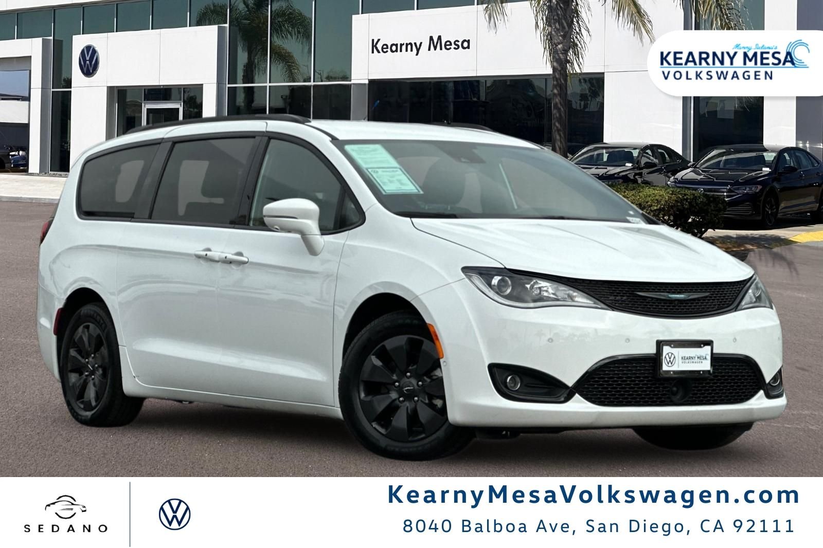 2020 Chrysler Pacifica Hybrid Limited's photo