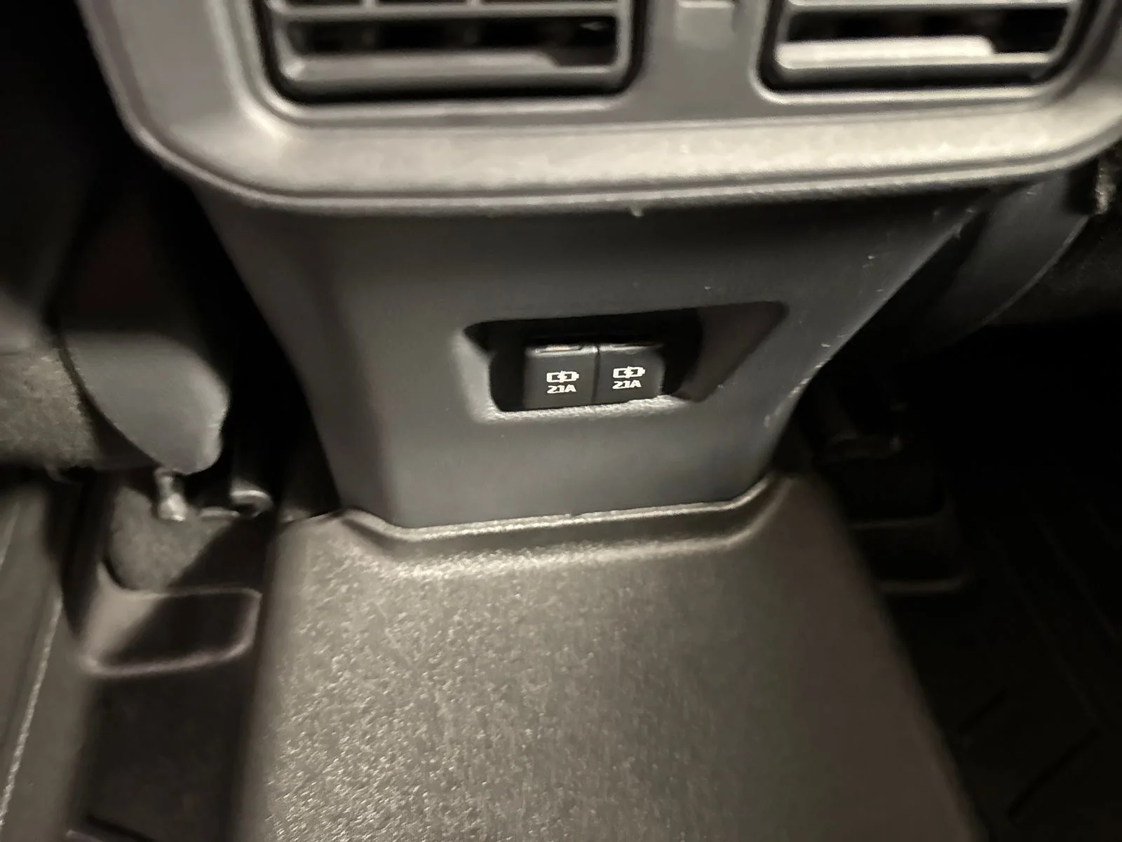 Used 2019 Silver Sky Metallic Toyota XLE Premium image 27