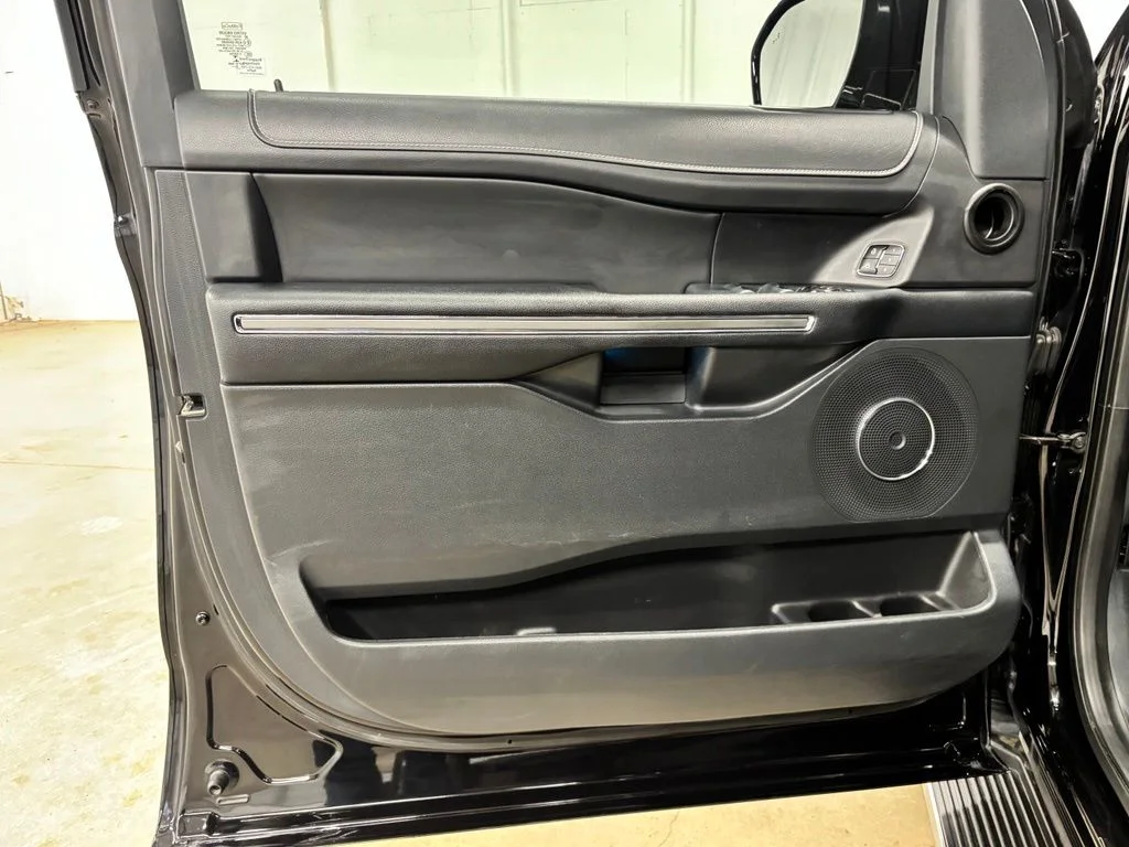 Used 2023 Black Ford XLT image 17