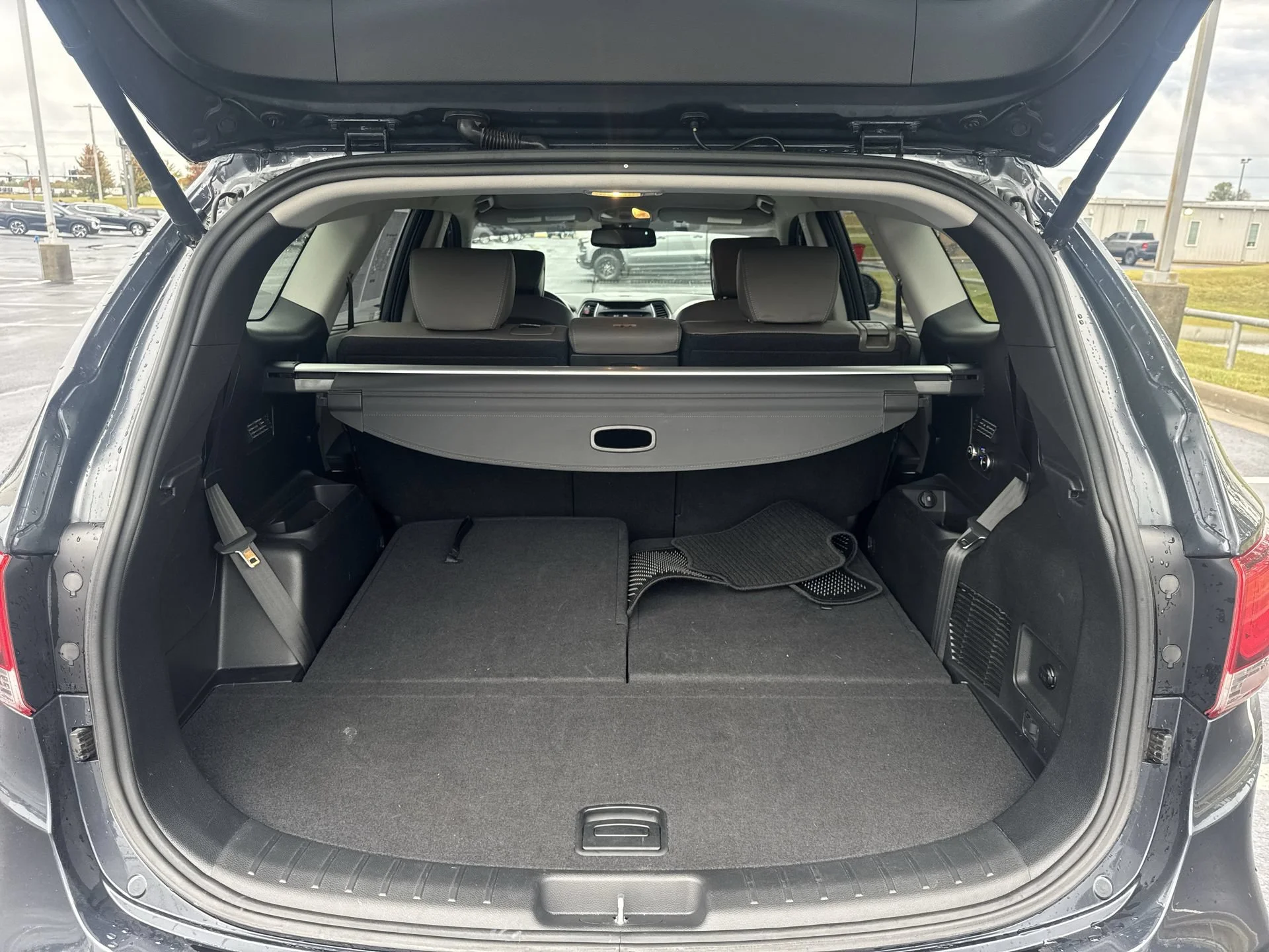 Used 2018 Night Sky Pearl Hyundai SE image 24