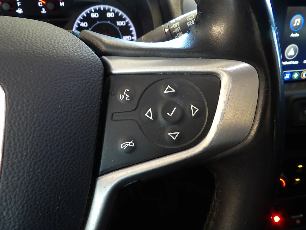 Used 2018 Ebony Twilight Metallic GMC SLE image 31