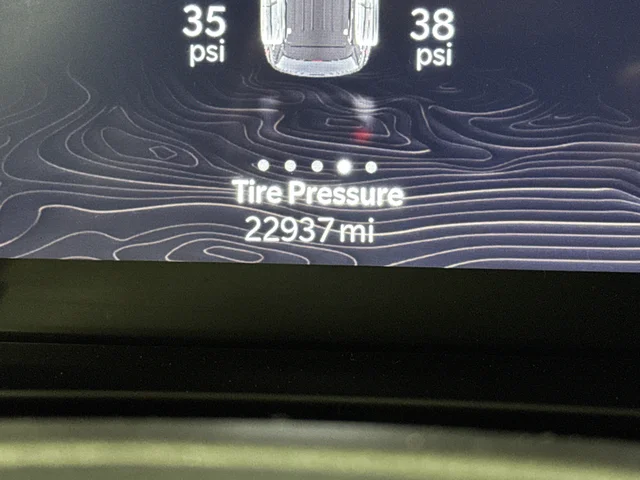 Used 2023 Velvet Jeep Altitude X image 6