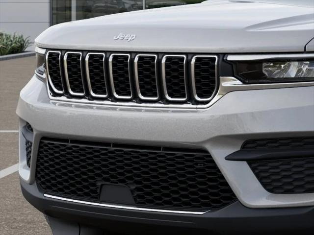 New 2026 Silver Zynith Exterior Paint Jeep Laredo X image 37