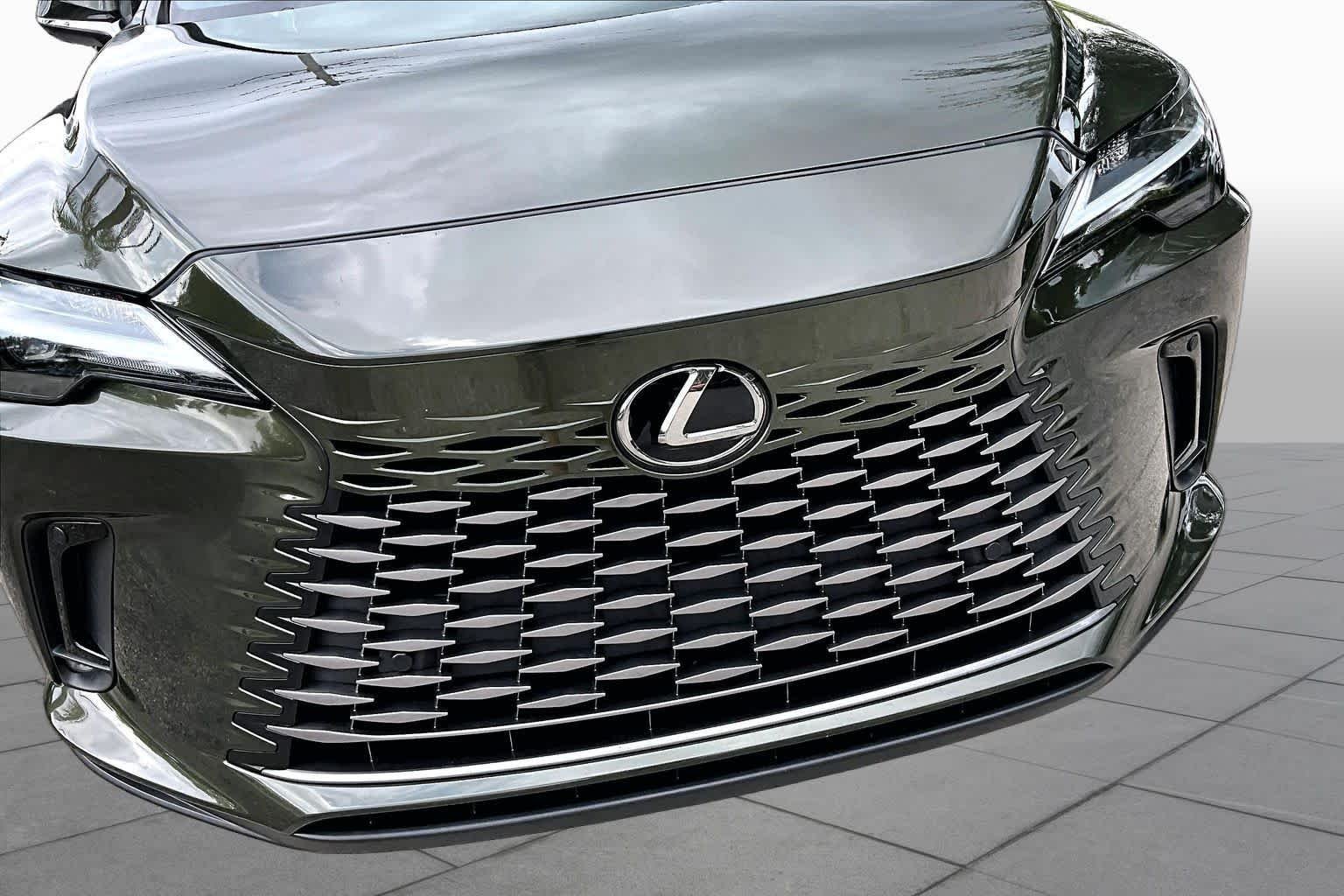 Used 2023 Nori Green Pearl Lexus Premium image 30