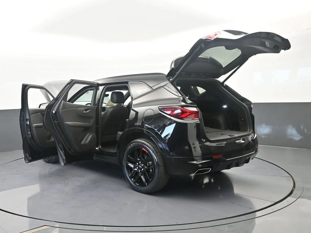 Used 2020 Black Chevrolet RS image 91